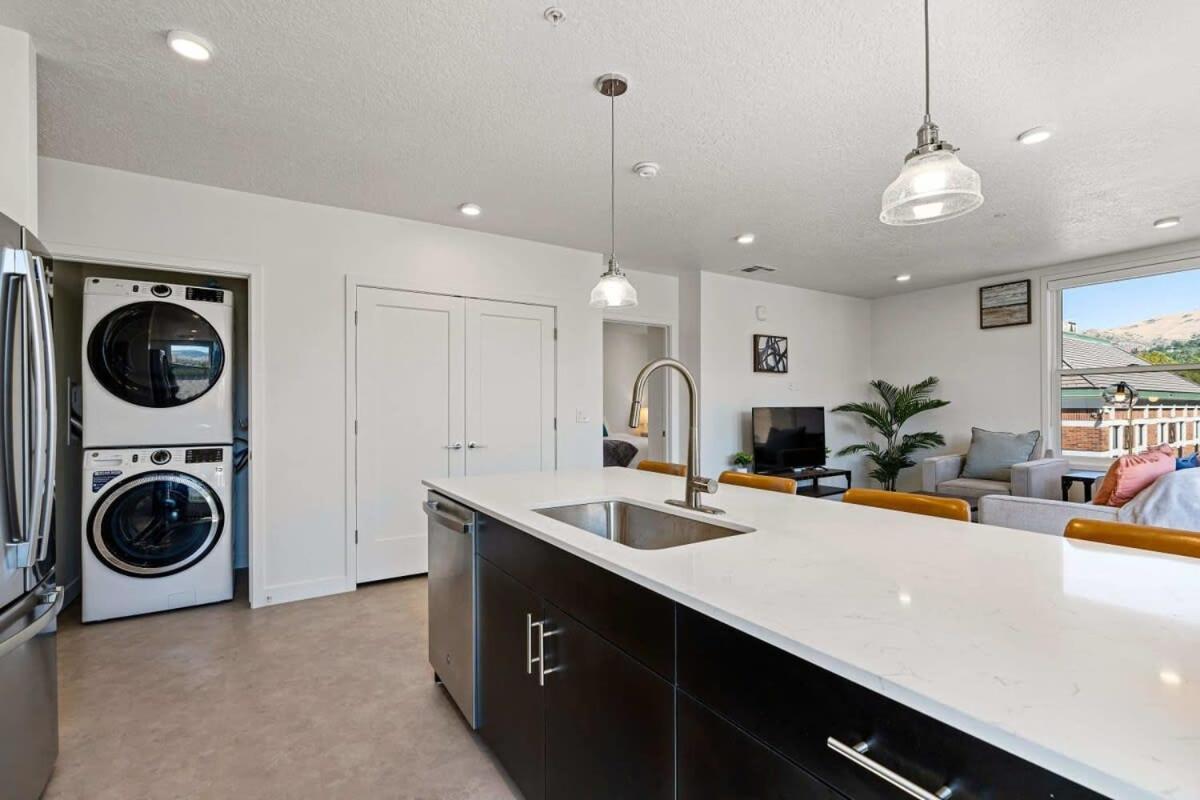 2Br Luxury Urban Escape Balcony & Fitness Center Apartment Salt Lake City Luaran gambar