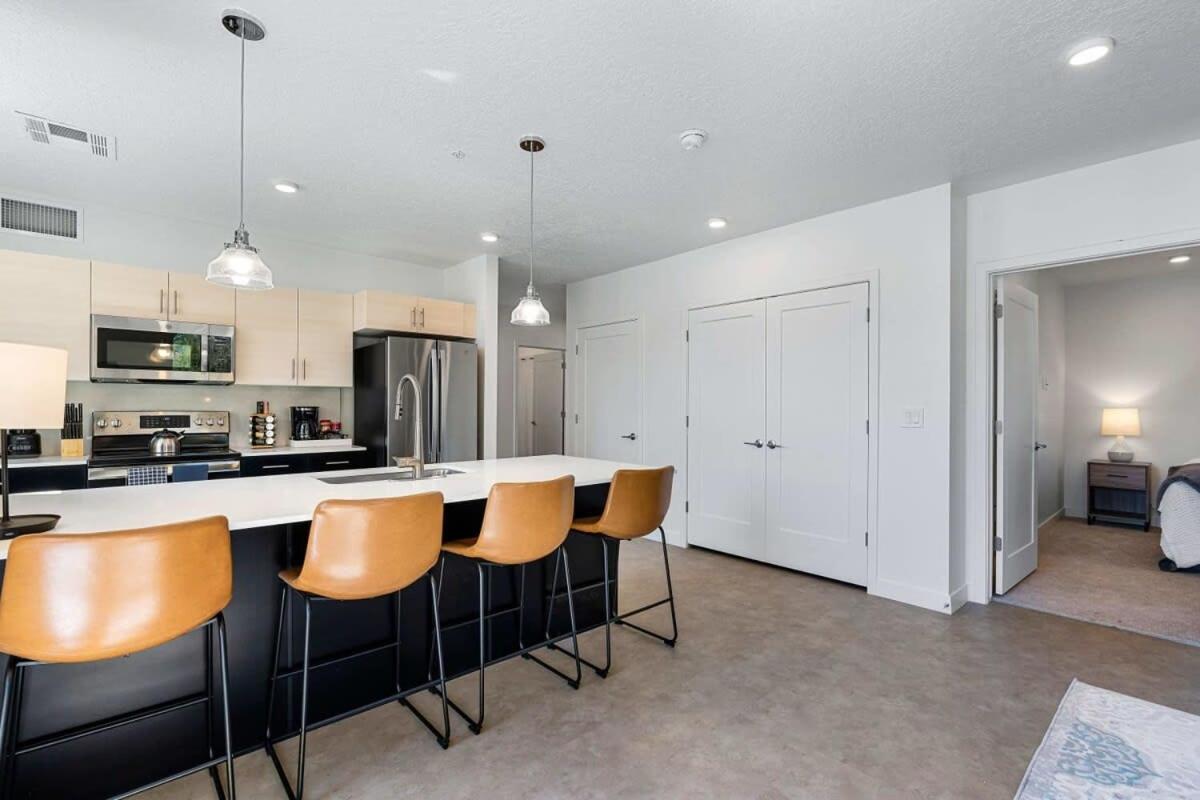 2Br Luxury Urban Escape Balcony & Fitness Center Apartment Salt Lake City Luaran gambar