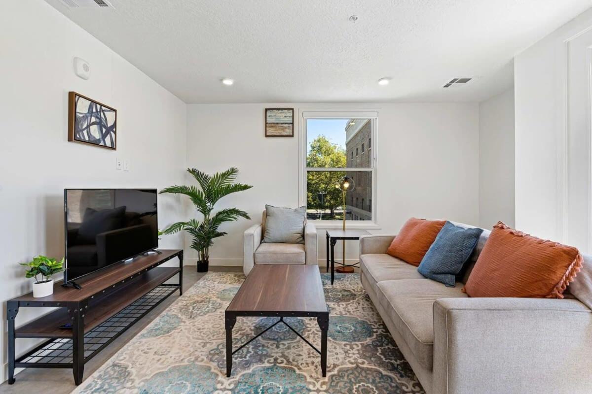 2Br Luxury Urban Escape Balcony & Fitness Center Apartment Salt Lake City Luaran gambar